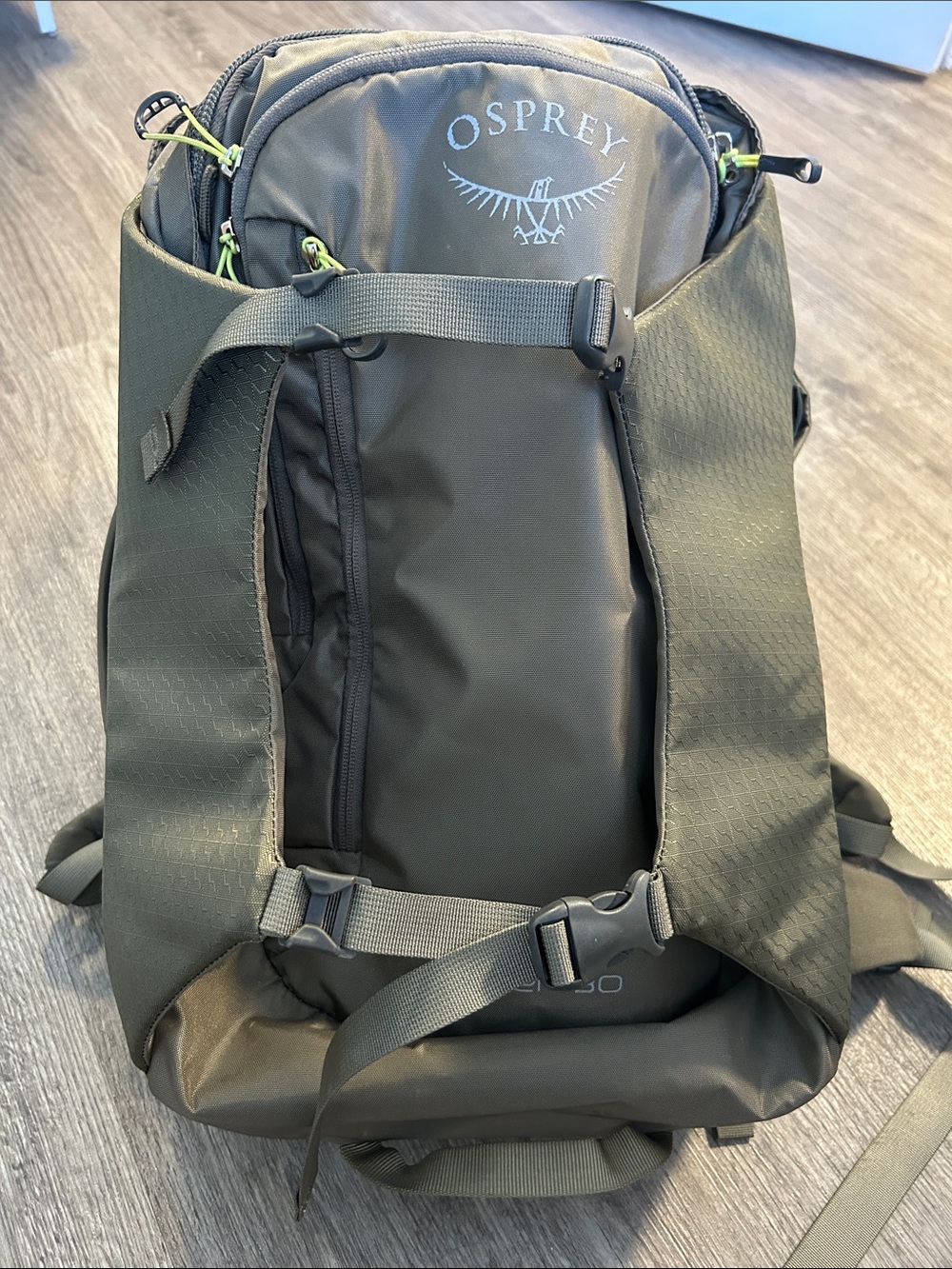 Osprey Porter 30 Travel Backpack Carry-On Gray Green 30L Laptop Adventure Bag